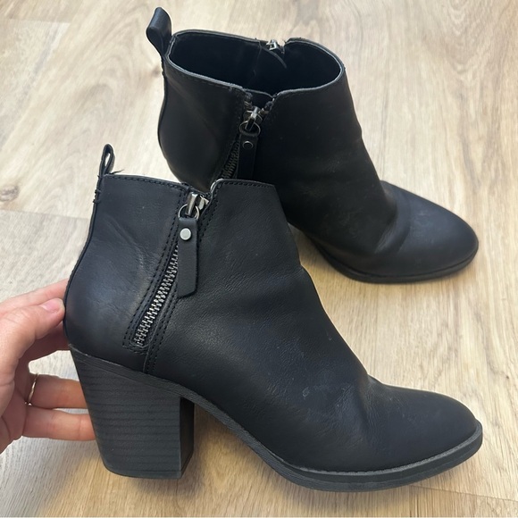 Target Black Ankle Boots with Chunky Heel and Side Zipper - Picture 1 of 9
